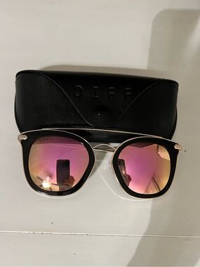 Diff Eyewear Black Frame Sunglasses with Pink Mirrored Lenses